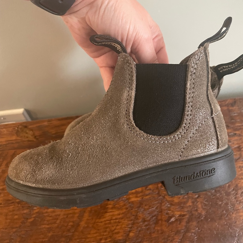 Girls Blundstone boots